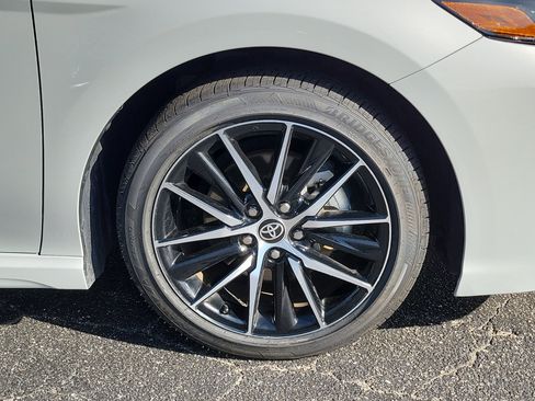 Used 2023 Toyota Camry SE image 7