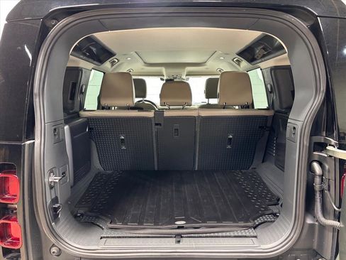 Used 2020 Land Rover Defender 110 First Edition image 42