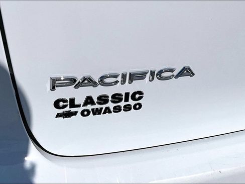 Used 2025 Chrysler Pacifica Select FWD image 22