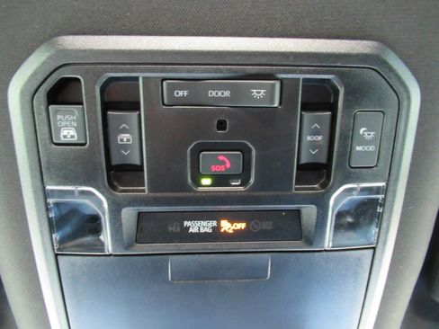 Used 2023 Toyota Tundra Platinum AWD/4WD image 33
