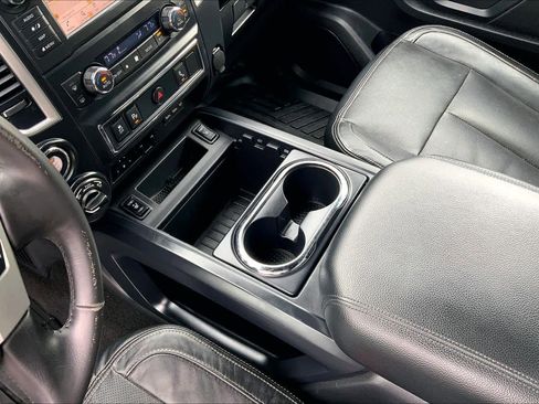 Used 2019 Nissan Titan SV w/ SV Convenience Package image 16