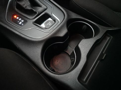 Used 2019 Jeep Cherokee Sport w/ Cold Weather Group image 16