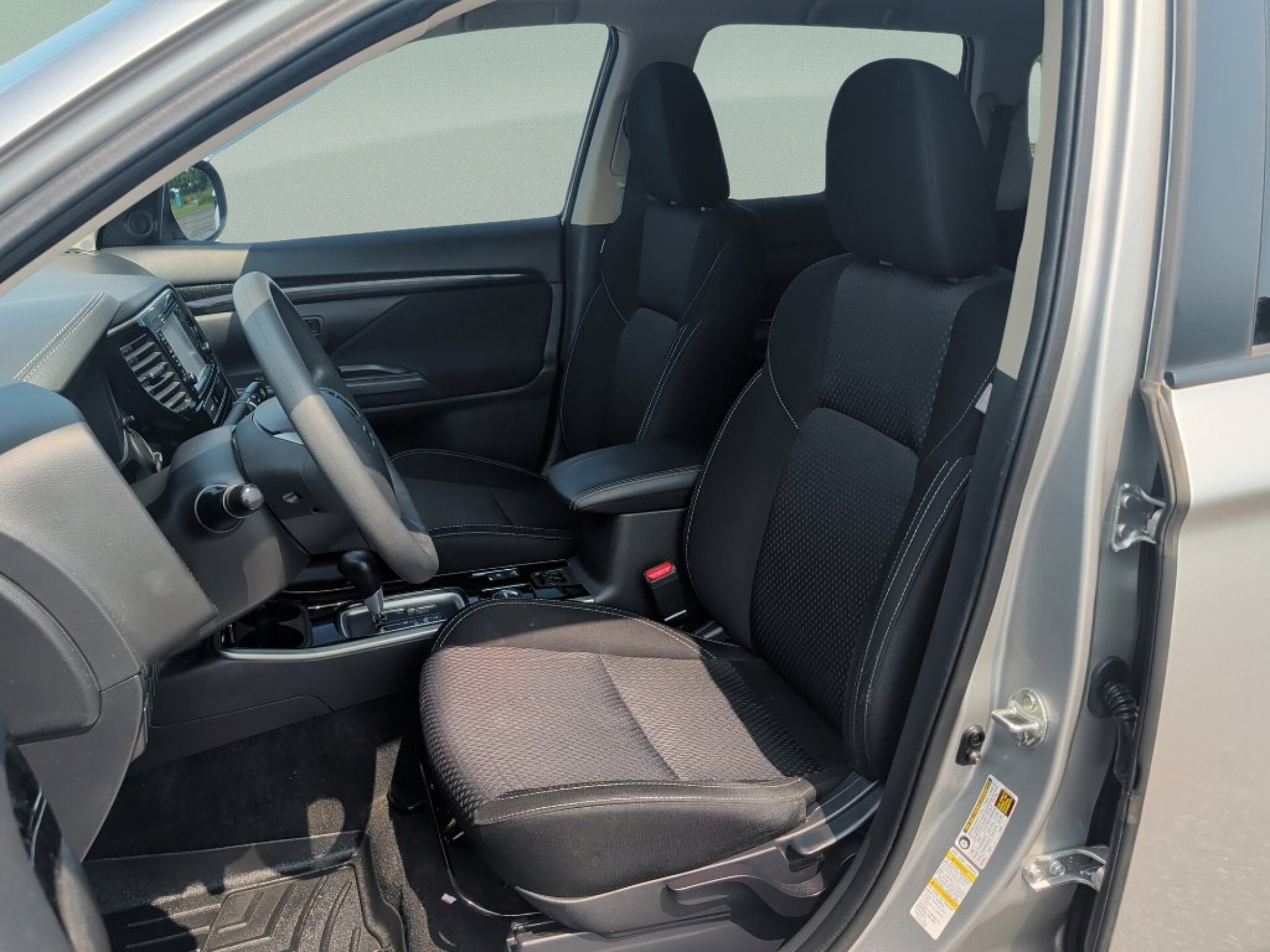 Used 2019 Mitsubishi Outlander ES AWD/4WD image 14