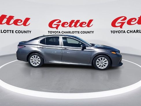 Used 2019 Toyota Camry XLE image 9