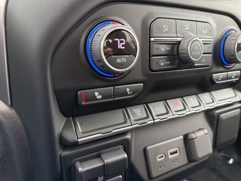 Used 2022 Chevrolet Silverado 2500 LT w/ Convenience Package image 21