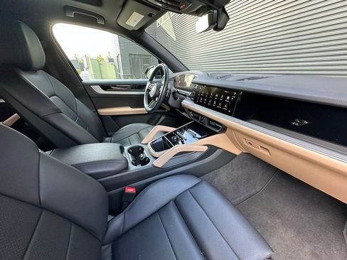 Used 2024 Porsche Cayenne image 37