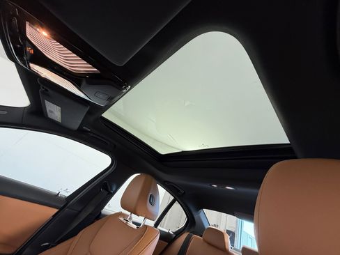 Used 2023 BMW 330i Sedan w/ Premium Package image 14