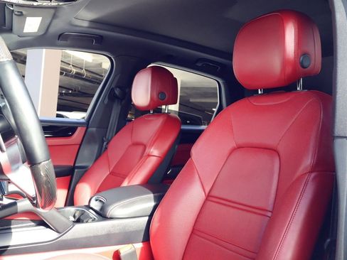 Certified 2023 Porsche Cayenne image 5