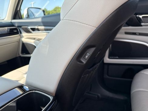 Used 2025 Kia Telluride SX w/ SX Captain's Chair Package FWD image 31