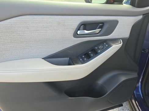 Certified 2022 Nissan Rogue SV FWD image 17