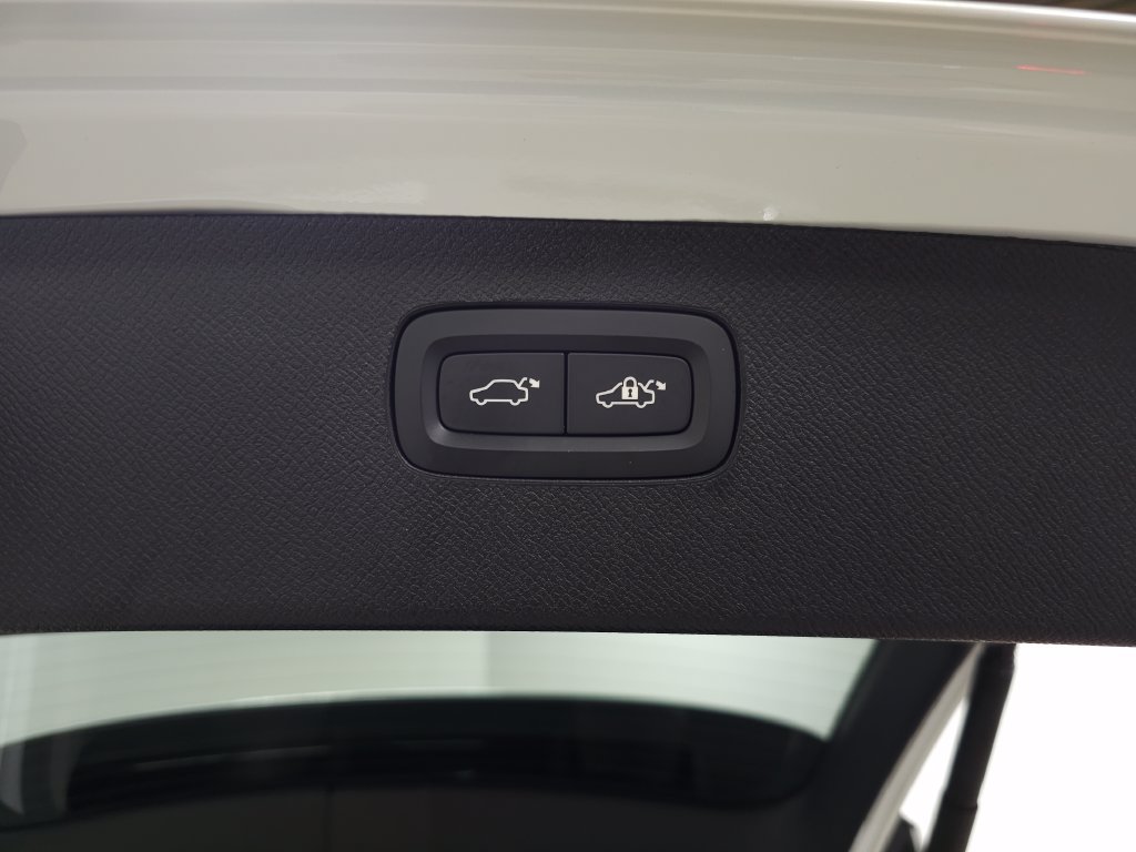 Certified 2025 Volvo XC90 B5 Core AWD/4WD image 9