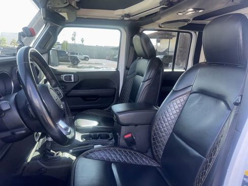 Used 2021 Jeep Wrangler Unlimited Sahara image 9