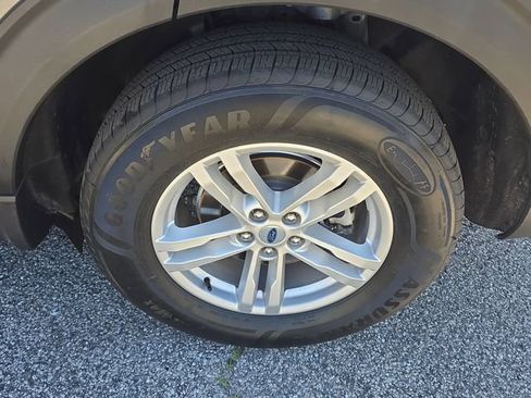 Certified 2023 Ford Explorer XLT w/ Equipment Group 202A AWD/4WD image 5