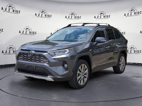Used 2019 Toyota RAV4 Limited w/ Cold Weather Package FWD image 3