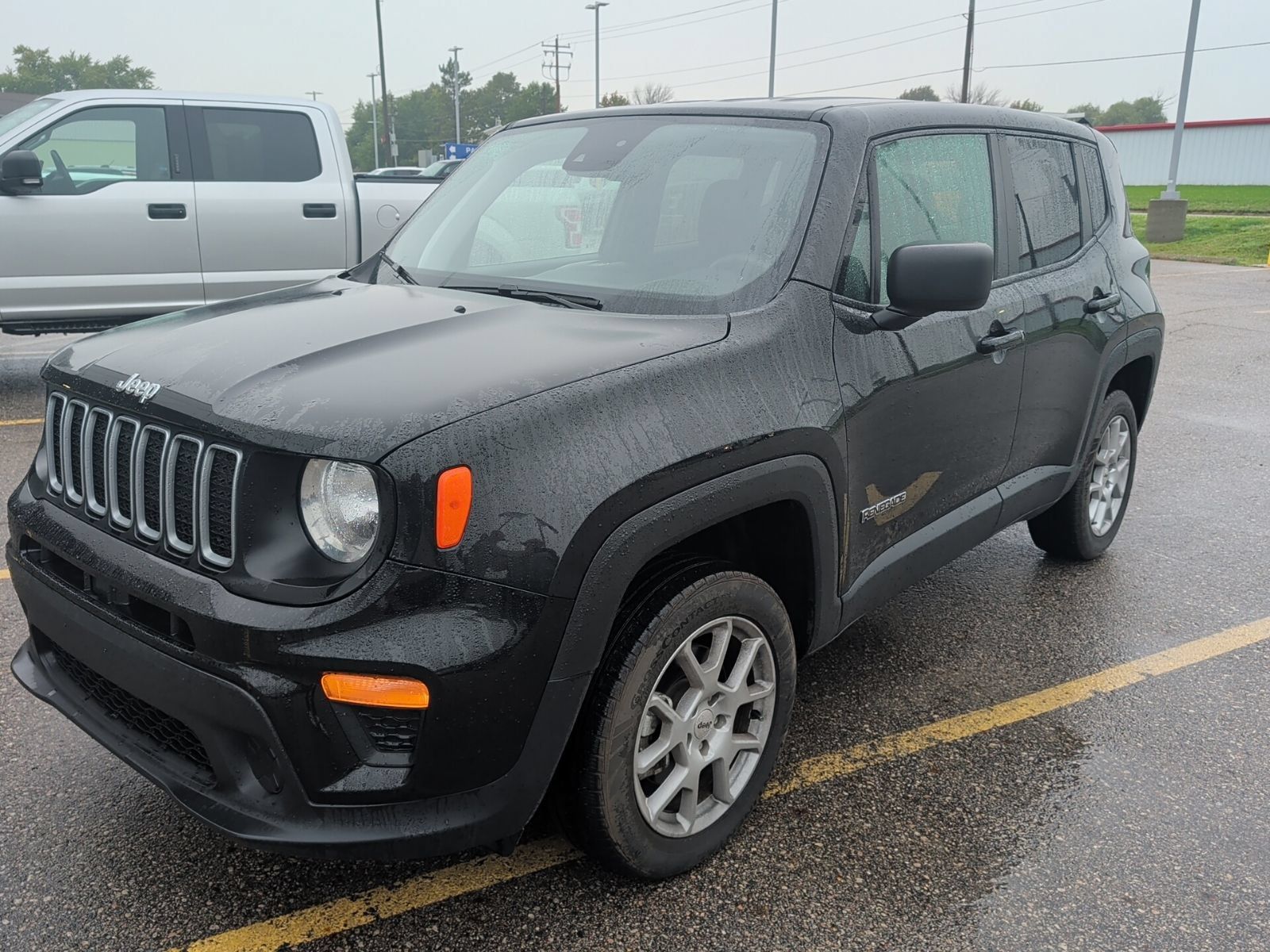 Used 2023 Jeep Renegade Latitude AWD/4WD image 1