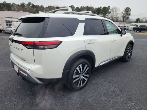 Used 2024 Nissan Pathfinder Platinum w/ Cargo Package image 5