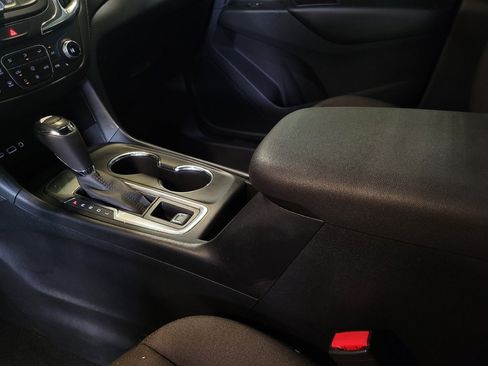 Used 2019 Chevrolet Equinox LT w/ Sun & Navigation Package FWD image 26