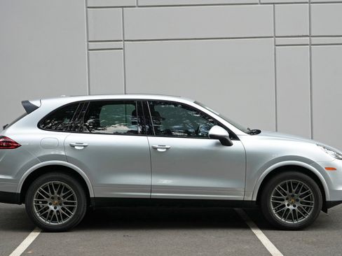 Used 2017 Porsche Cayenne Platinum Edition AWD/4WD image 52