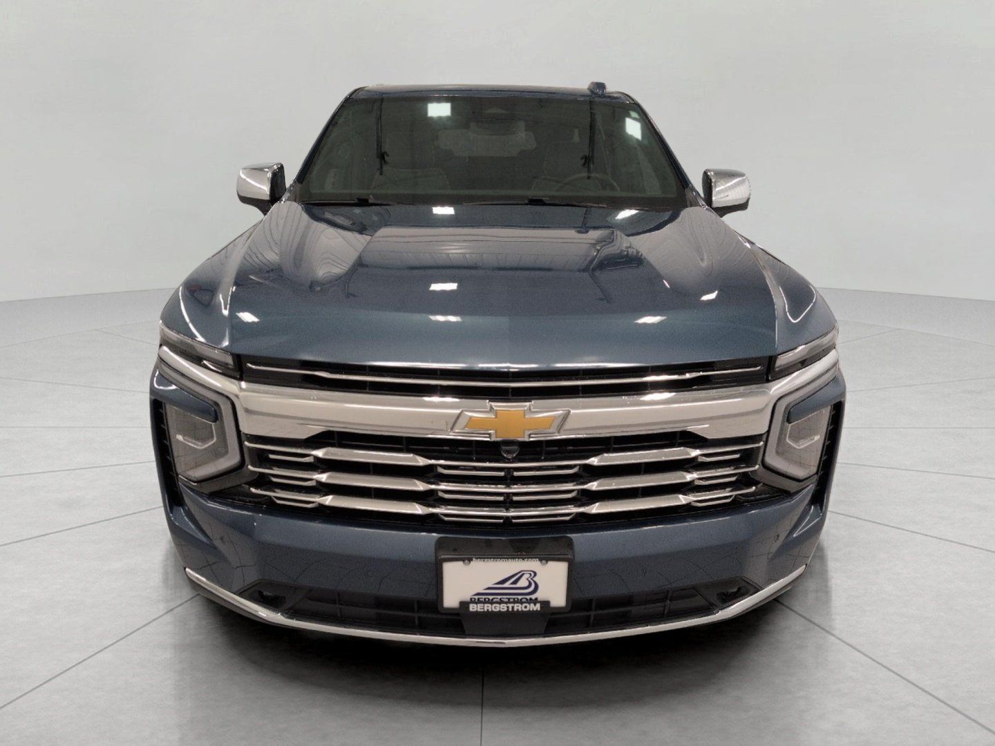 Used 2025 Chevrolet Suburban Premier AWD/4WD image 13