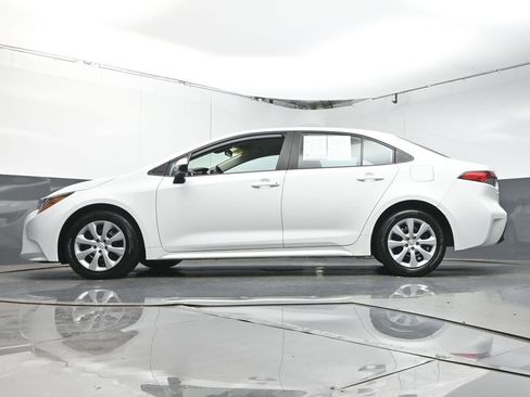 Used 2024 Toyota Corolla LE image 32
