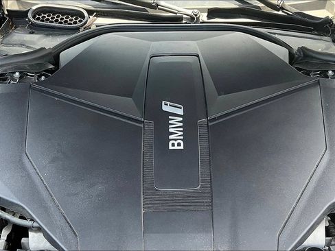 Used 2023 BMW i7 xDrive60 w/ Executive Package 2 AWD/4WD image 30