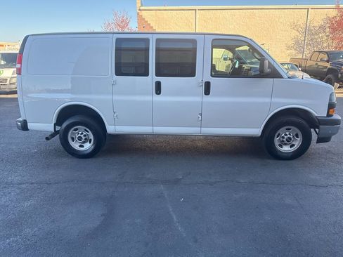 Used 2024 GMC Savana 2500 w/ Driver Convenience Package RWD image 9
