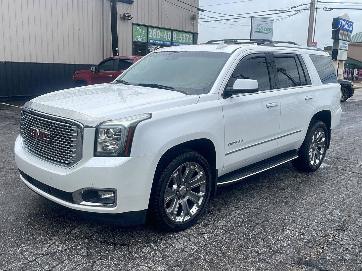 Used 2017 GMC Yukon Denali AWD/4WD image 3