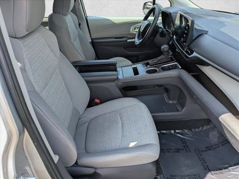 Used 2024 Toyota Sienna LE FWD image 20