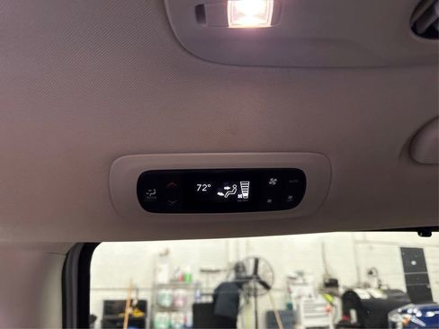 Used 2024 Chrysler Pacifica Touring-L image 35