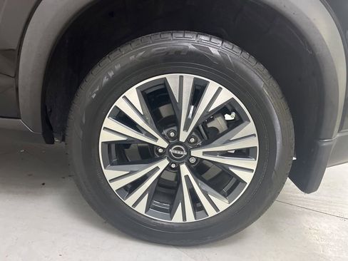 Used 2022 Nissan Rogue SV FWD image 15