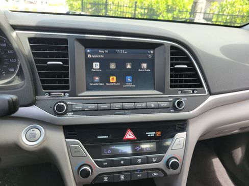 Used 2017 Hyundai Elantra Limited FWD image 23