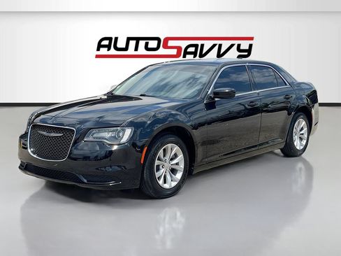 Used 2023 Chrysler 300 Touring RWD image 3