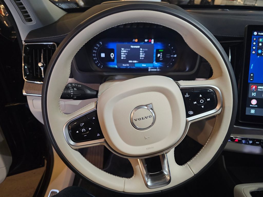 Certified 2025 Volvo XC90 T8 Ultra AWD/4WD image 21