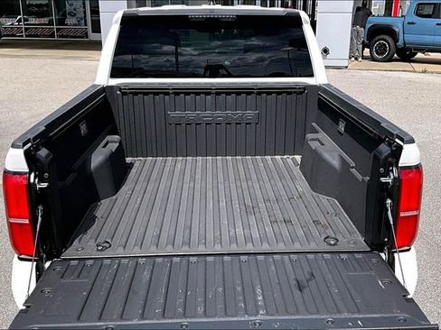 Used 2025 Toyota Tacoma SR5 image 29