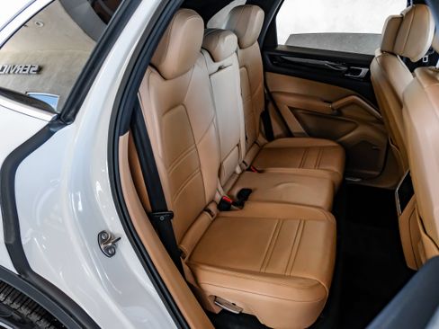 Used 2019 Porsche Cayenne AWD/4WD image 38
