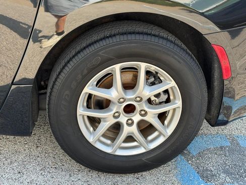 Used 2023 Chrysler Pacifica Touring-L FWD image 10