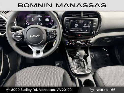 Used 2023 Kia Soul LX w/ LX Technology Package image 15