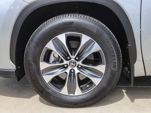 Used 2023 Toyota Highlander XLE FWD image 10