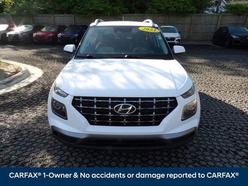 Used 2023 Hyundai Venue SEL FWD image 3
