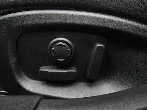 Used 2017 Jaguar XE Prestige RWD image 30