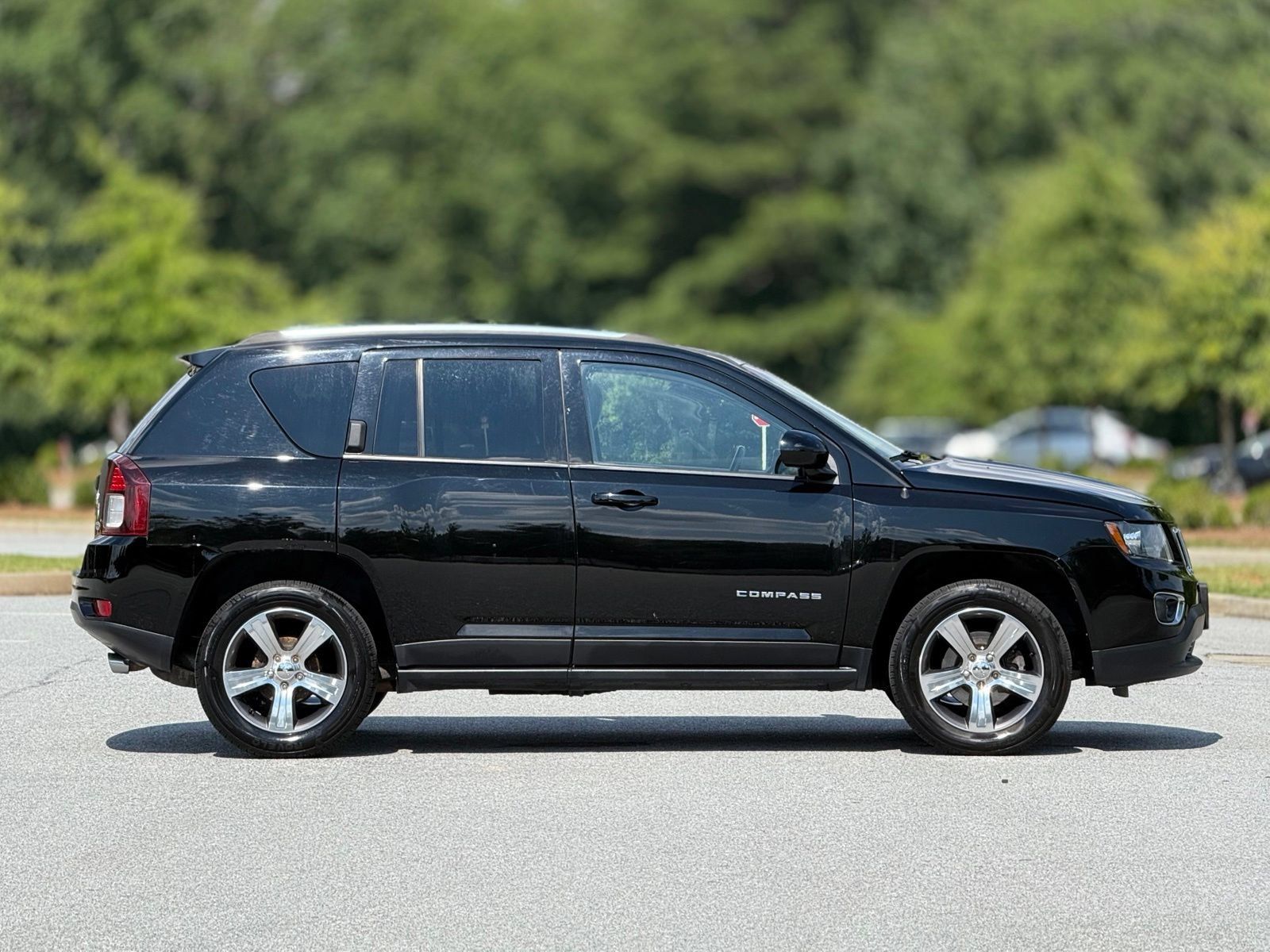 Used 2017 Jeep Compass High Altitude FWD image 12