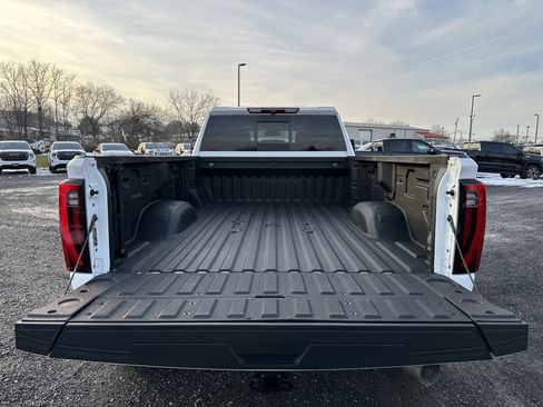Used 2024 GMC Sierra 3500 Denali image 7