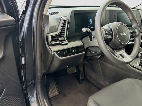 Used 2025 Kia Sportage LX image 17