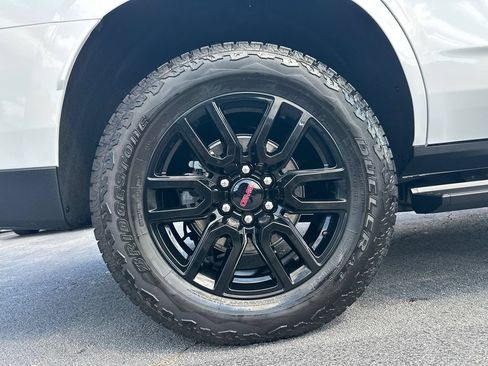 Used 2026 GMC Yukon AT4 w/ AT4 Premium Plus Package AWD/4WD image 18