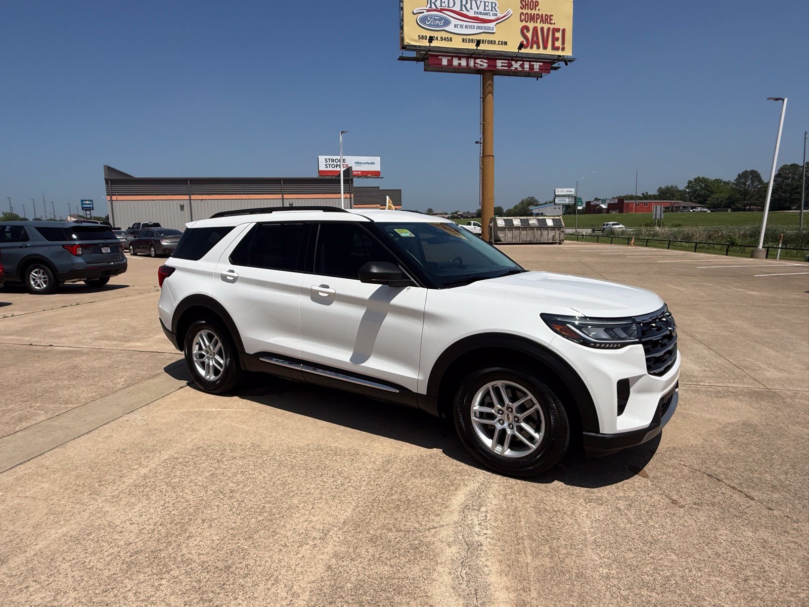 Certified 2025 Ford Explorer Active w/ Active Comfort Package RWD image 3