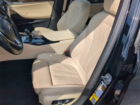 Used 2023 BMW 530e xDrive image 23