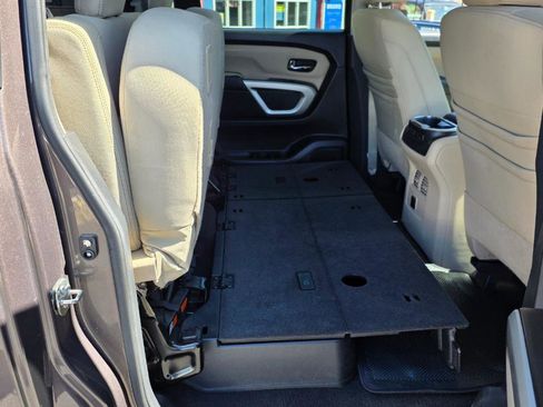 Used 2017 Nissan Titan SV image 33