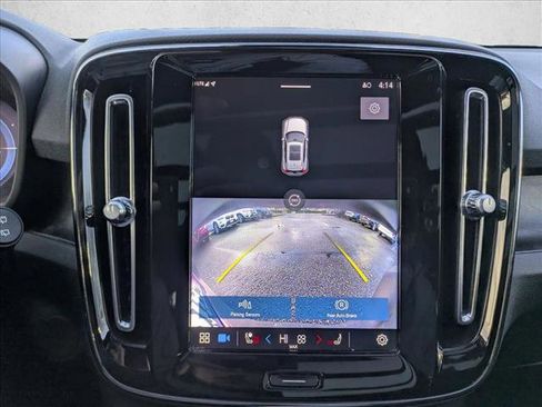 Used 2023 Volvo XC40 Recharge Plus image 14