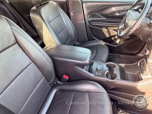 Used 2024 GMC Terrain SLT image 30