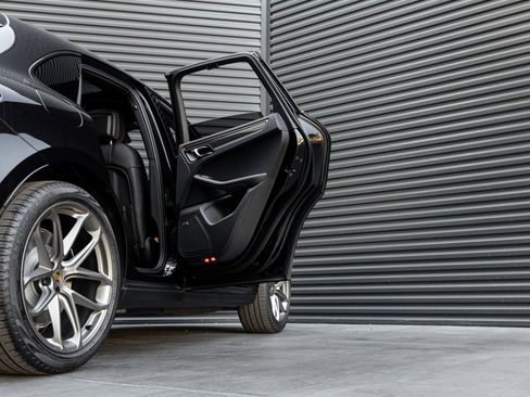 New 2026 Porsche Macan GTS AWD/4WD image 34